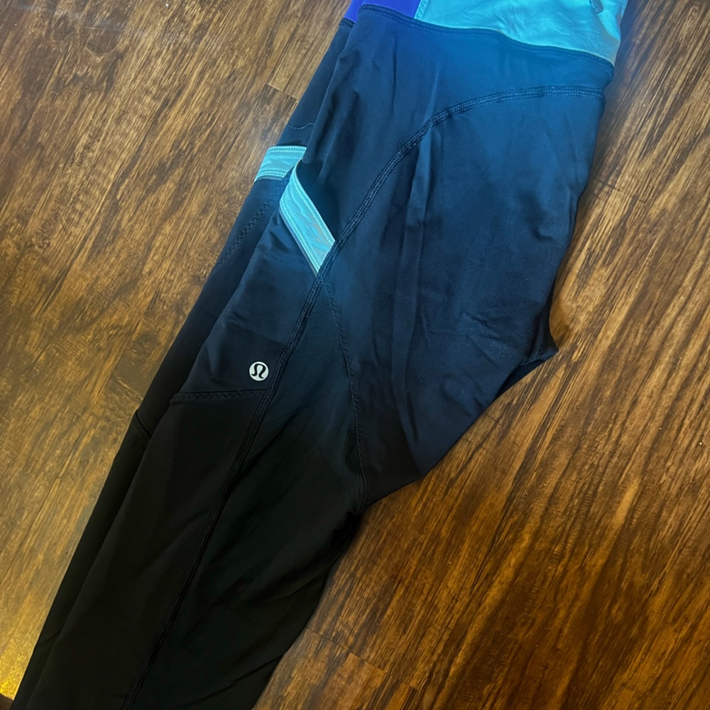 Lululemon capris size 6 black with aqua & blue detail!